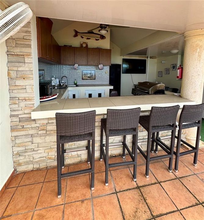 На продажу: $1,200,000 (6 спален, 4 ванн, 2085 Квадратных фут)