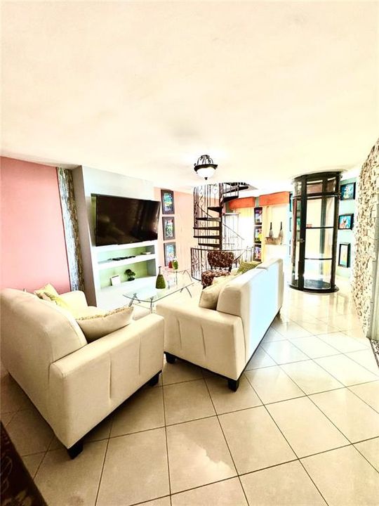 На продажу: $1,200,000 (6 спален, 4 ванн, 2085 Квадратных фут)