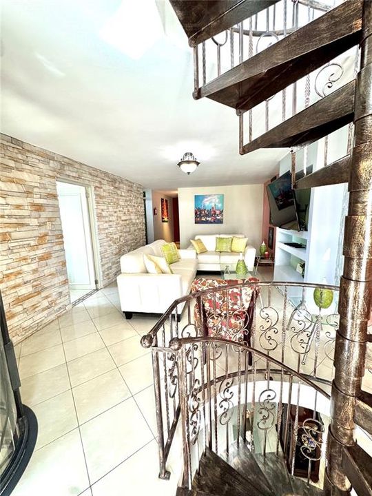 На продажу: $1,200,000 (6 спален, 4 ванн, 2085 Квадратных фут)