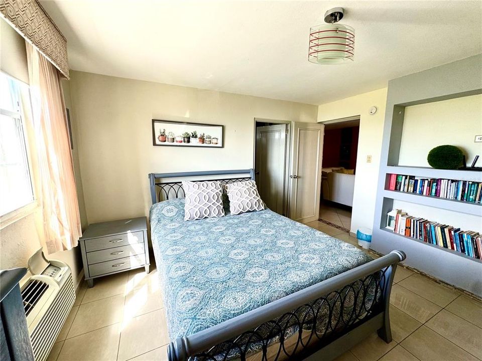 На продажу: $1,200,000 (6 спален, 4 ванн, 2085 Квадратных фут)