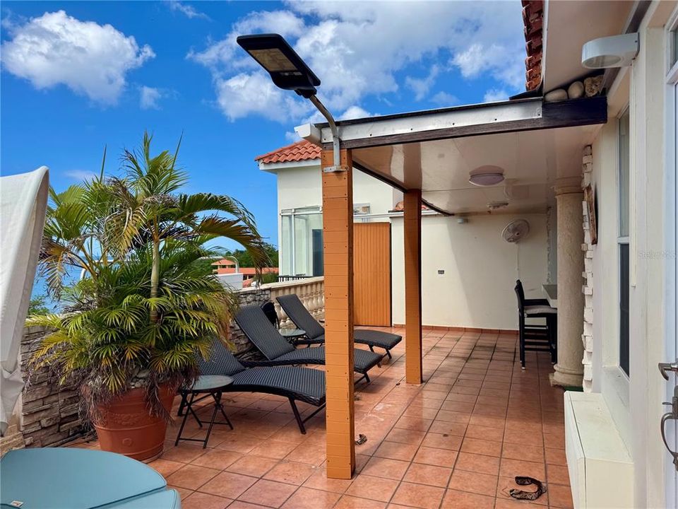 На продажу: $1,200,000 (6 спален, 4 ванн, 2085 Квадратных фут)