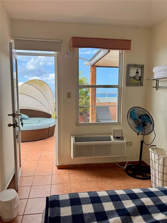 На продажу: $1,200,000 (6 спален, 4 ванн, 2085 Квадратных фут)