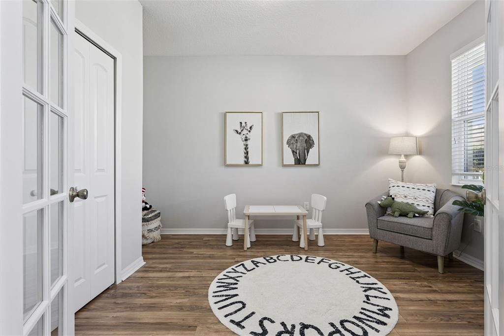 For Sale: $600,000 (5 beds, 3 baths, 3164 Square Feet)