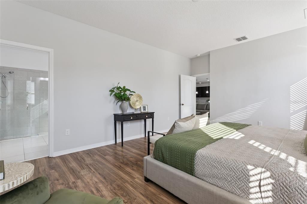 For Sale: $600,000 (5 beds, 3 baths, 3164 Square Feet)