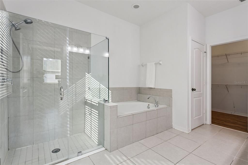 For Sale: $600,000 (5 beds, 3 baths, 3164 Square Feet)