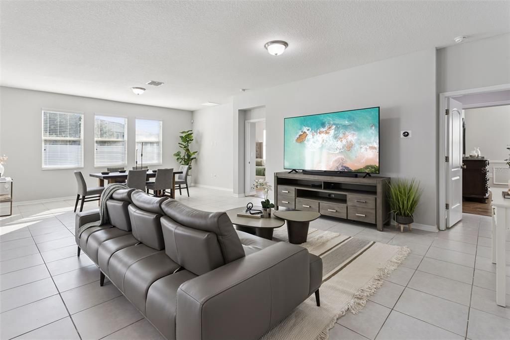 For Sale: $600,000 (5 beds, 3 baths, 3164 Square Feet)