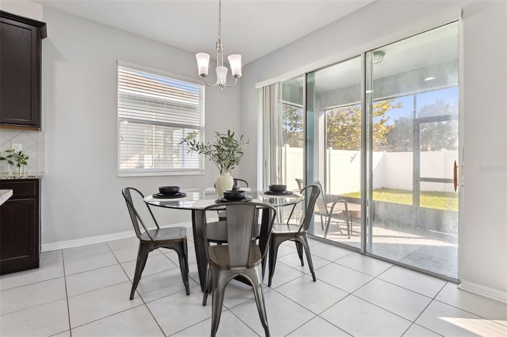 For Sale: $600,000 (5 beds, 3 baths, 3164 Square Feet)