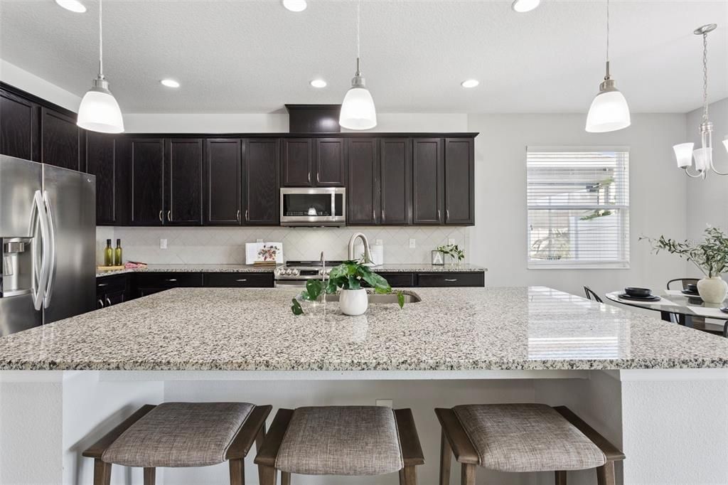 For Sale: $600,000 (5 beds, 3 baths, 3164 Square Feet)