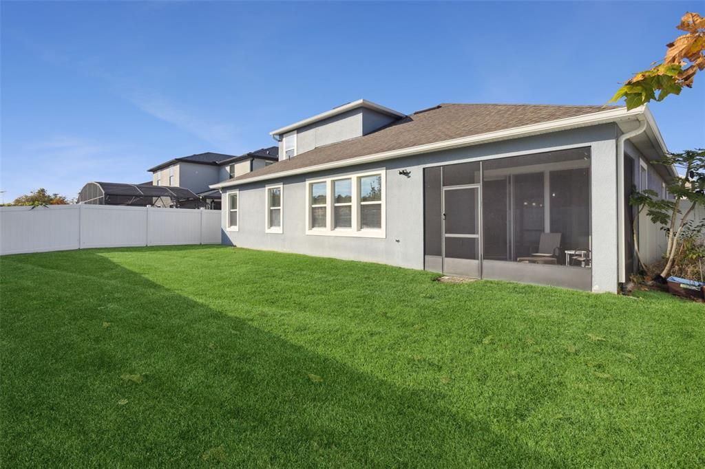 For Sale: $600,000 (5 beds, 3 baths, 3164 Square Feet)