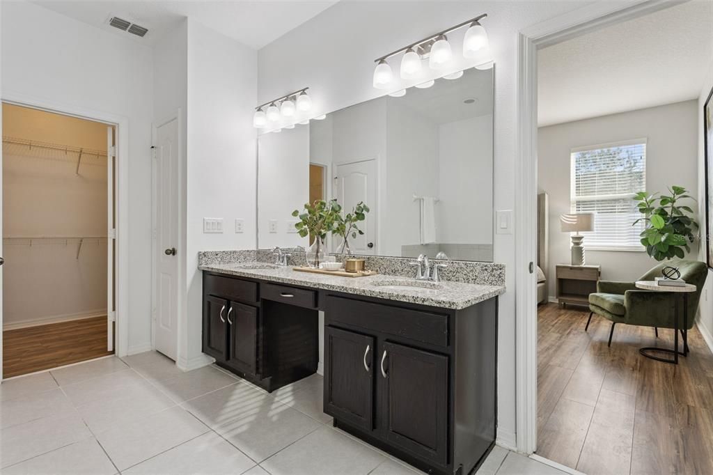 For Sale: $600,000 (5 beds, 3 baths, 3164 Square Feet)