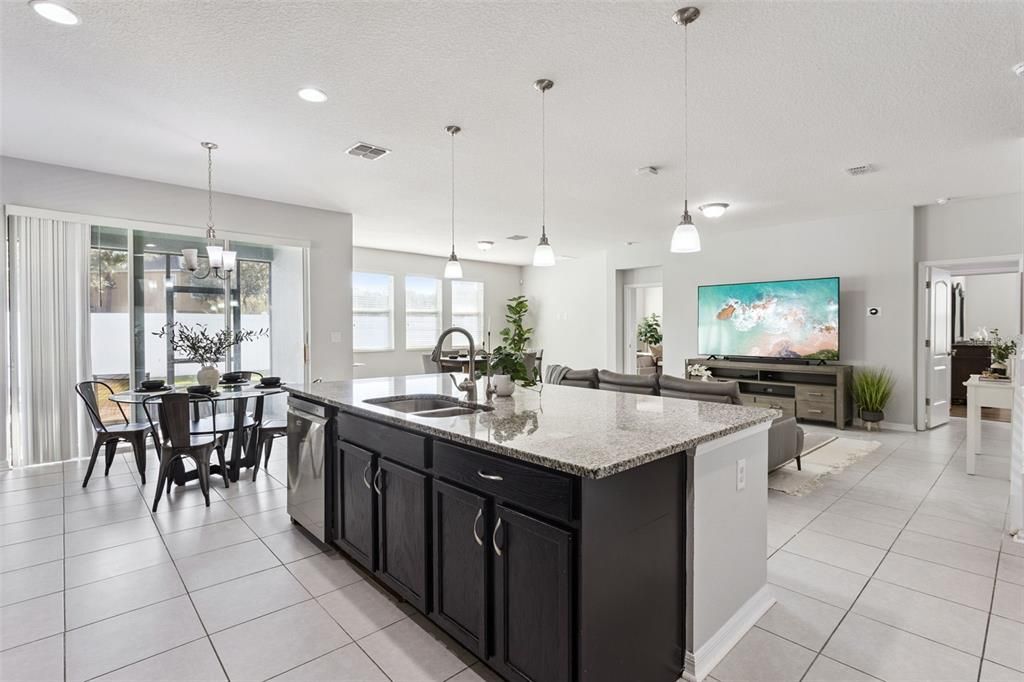 For Sale: $600,000 (5 beds, 3 baths, 3164 Square Feet)