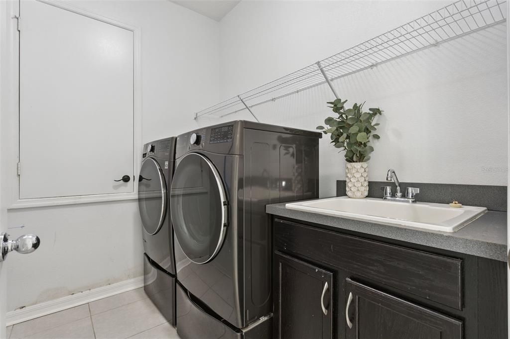 For Sale: $600,000 (5 beds, 3 baths, 3164 Square Feet)