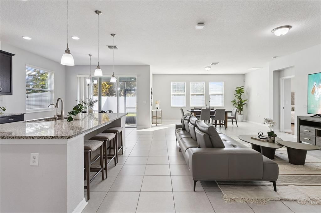 For Sale: $600,000 (5 beds, 3 baths, 3164 Square Feet)