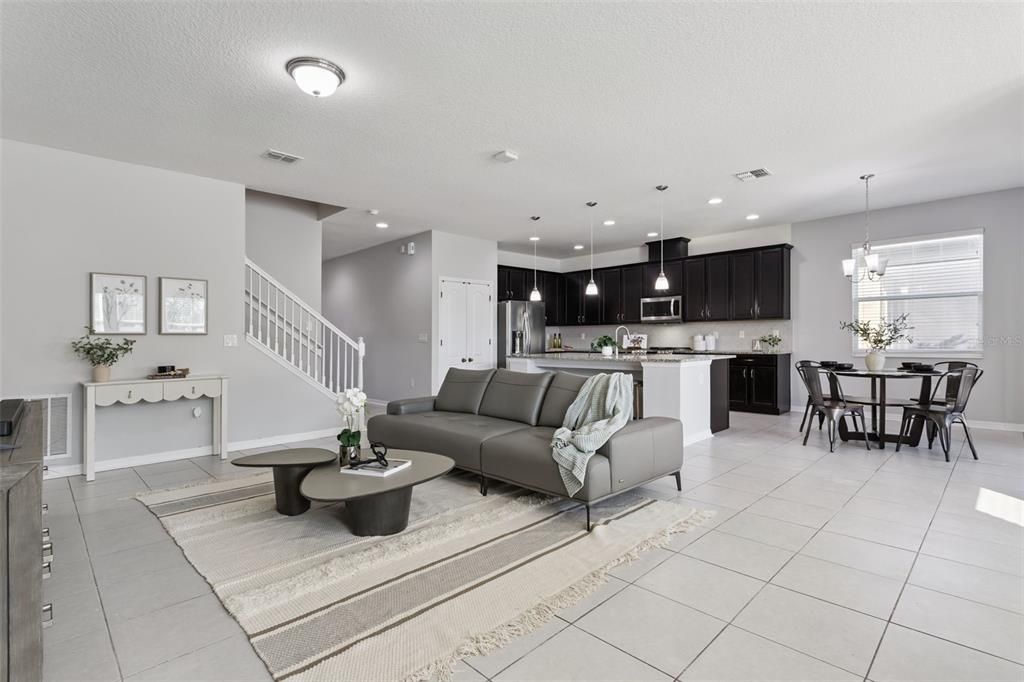 For Sale: $600,000 (5 beds, 3 baths, 3164 Square Feet)