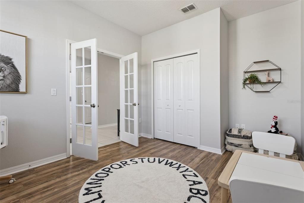 For Sale: $600,000 (5 beds, 3 baths, 3164 Square Feet)