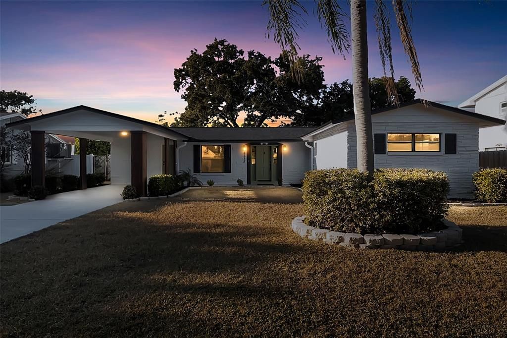 For Sale: $499,900 (4 beds, 2 baths, 1576 Square Feet)