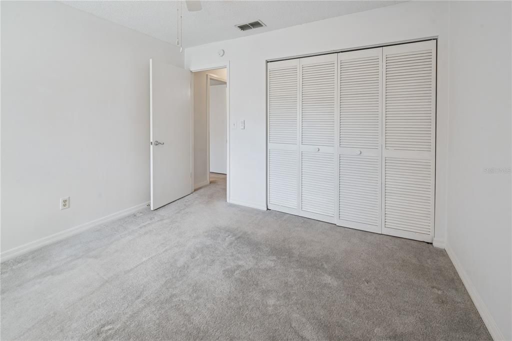 Active With Contract: $125,000 (2 beds, 2 baths, 924 Square Feet)