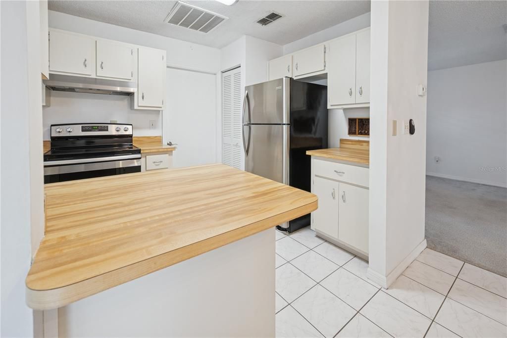 Active With Contract: $125,000 (2 beds, 2 baths, 924 Square Feet)