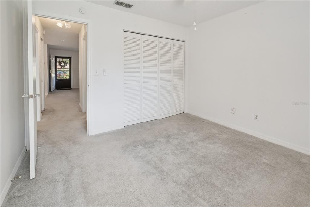 Active With Contract: $125,000 (2 beds, 2 baths, 924 Square Feet)