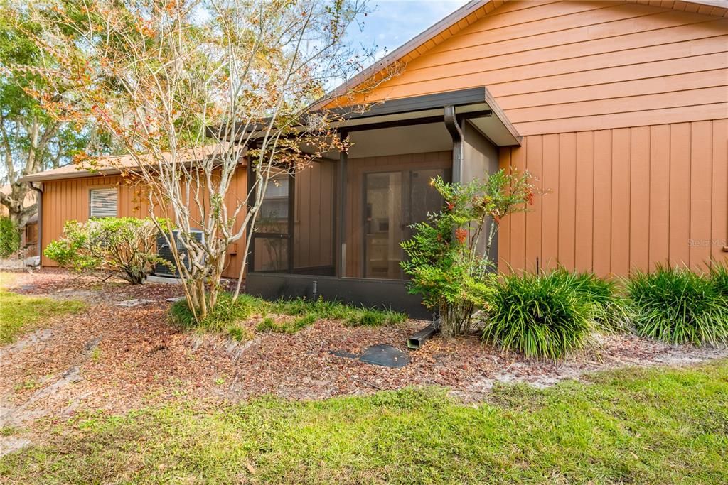 Active With Contract: $125,000 (2 beds, 2 baths, 924 Square Feet)