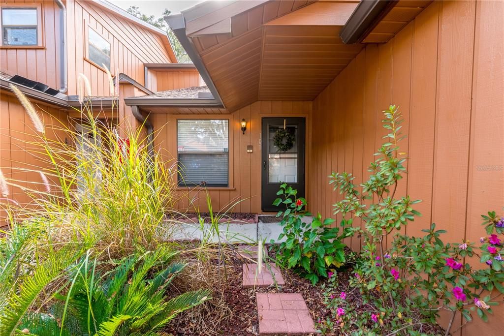 Active With Contract: $125,000 (2 beds, 2 baths, 924 Square Feet)