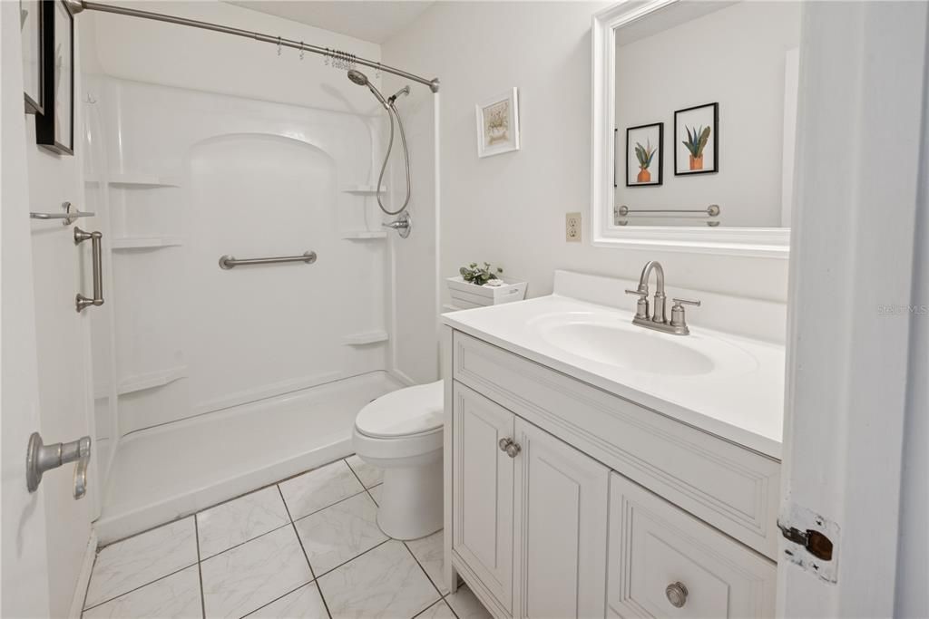 Active With Contract: $125,000 (2 beds, 2 baths, 924 Square Feet)