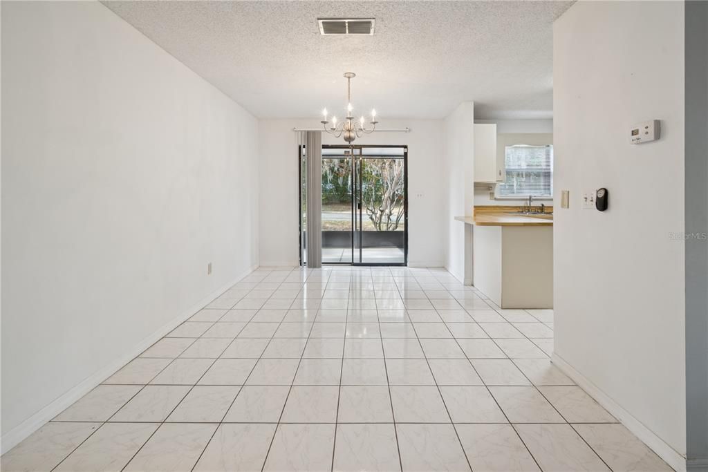 Active With Contract: $125,000 (2 beds, 2 baths, 924 Square Feet)