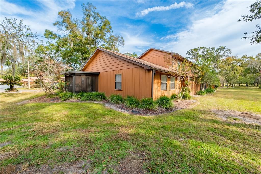 Active With Contract: $125,000 (2 beds, 2 baths, 924 Square Feet)