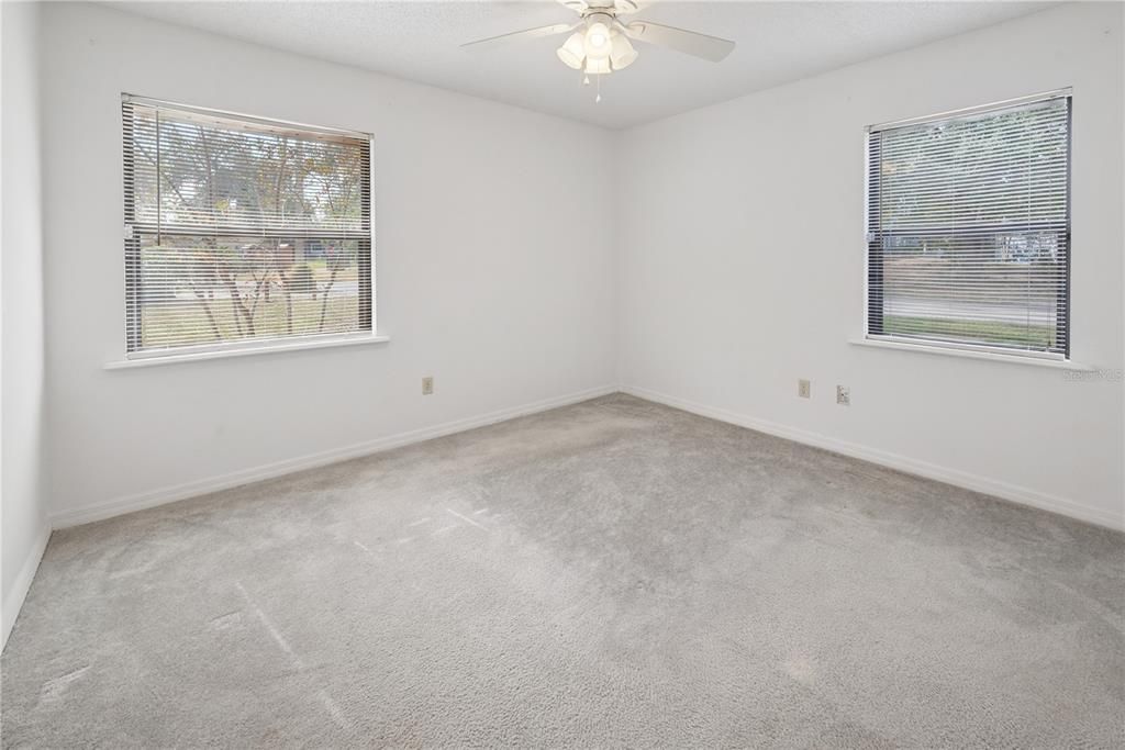 Active With Contract: $125,000 (2 beds, 2 baths, 924 Square Feet)