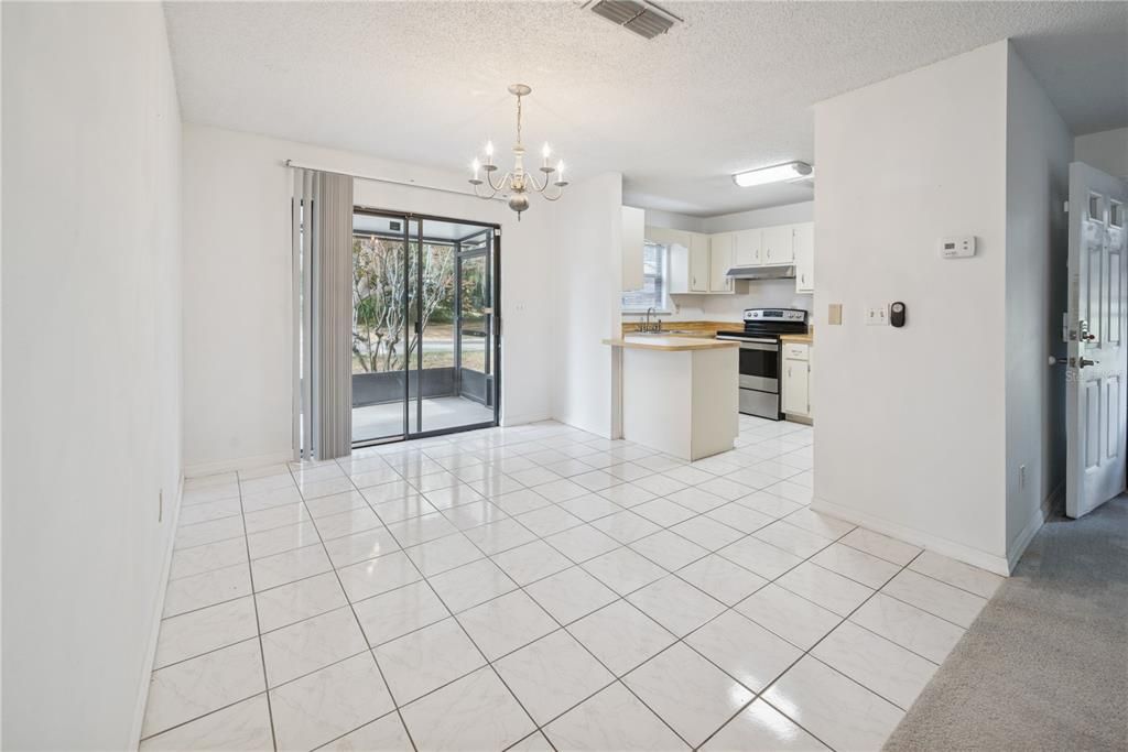 Active With Contract: $125,000 (2 beds, 2 baths, 924 Square Feet)