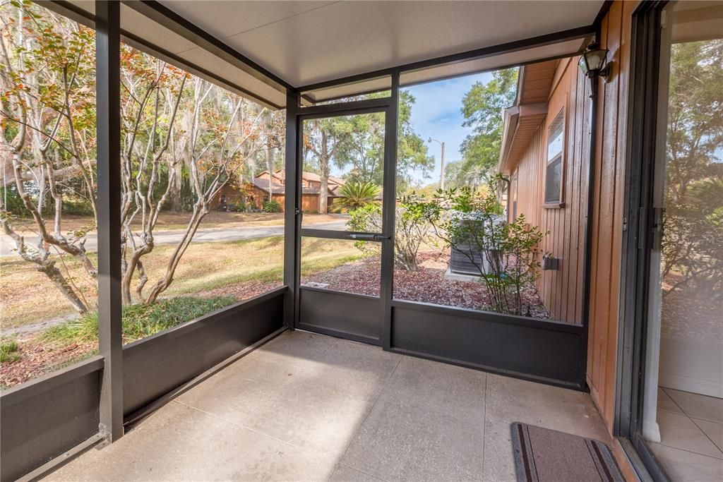 Active With Contract: $125,000 (2 beds, 2 baths, 924 Square Feet)