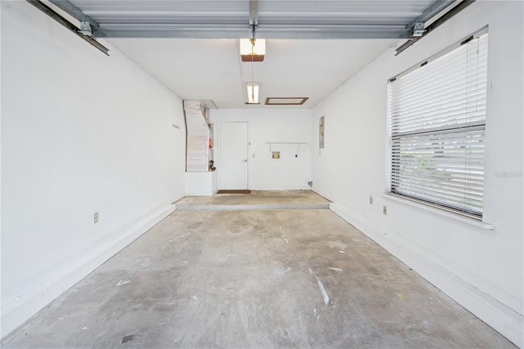 Active With Contract: $125,000 (2 beds, 2 baths, 924 Square Feet)