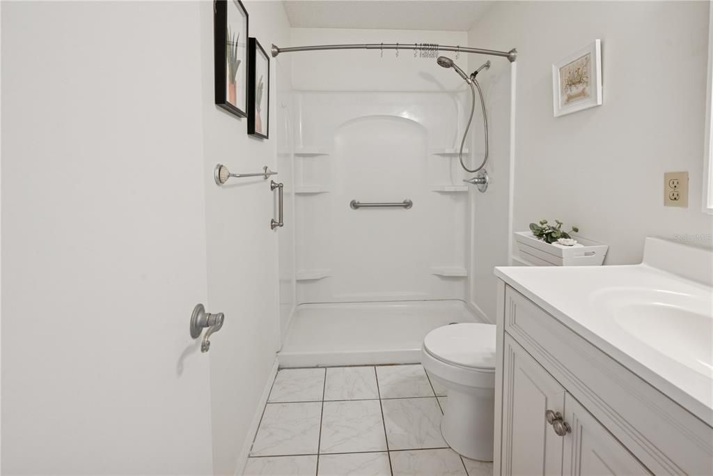 Active With Contract: $125,000 (2 beds, 2 baths, 924 Square Feet)