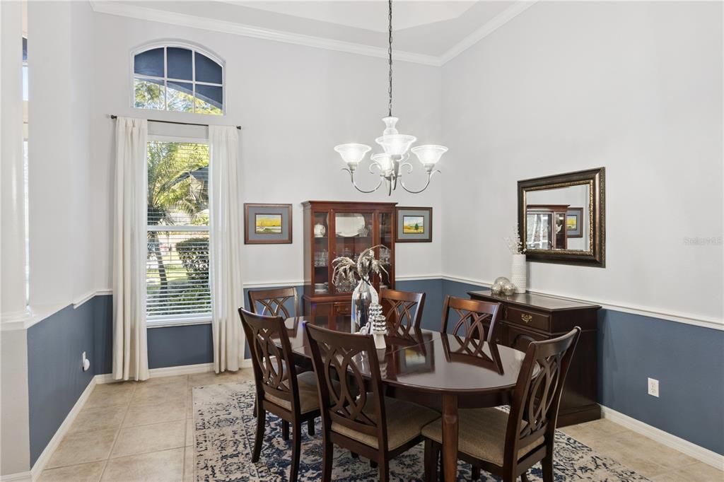 En Venta: $649,000 (5 camas, 3 baños, 3058 Pies cuadrados)