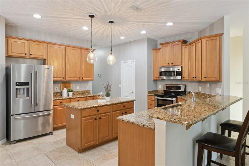 En Venta: $649,000 (5 camas, 3 baños, 3058 Pies cuadrados)