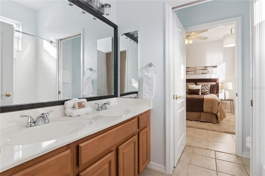 En Venta: $649,000 (5 camas, 3 baños, 3058 Pies cuadrados)