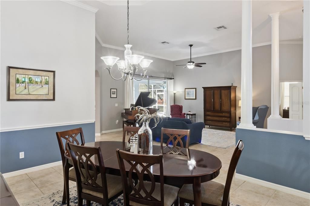 En Venta: $649,000 (5 camas, 3 baños, 3058 Pies cuadrados)