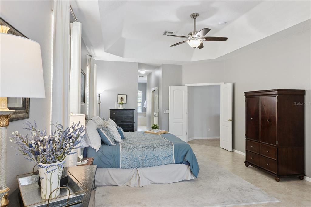 En Venta: $649,000 (5 camas, 3 baños, 3058 Pies cuadrados)