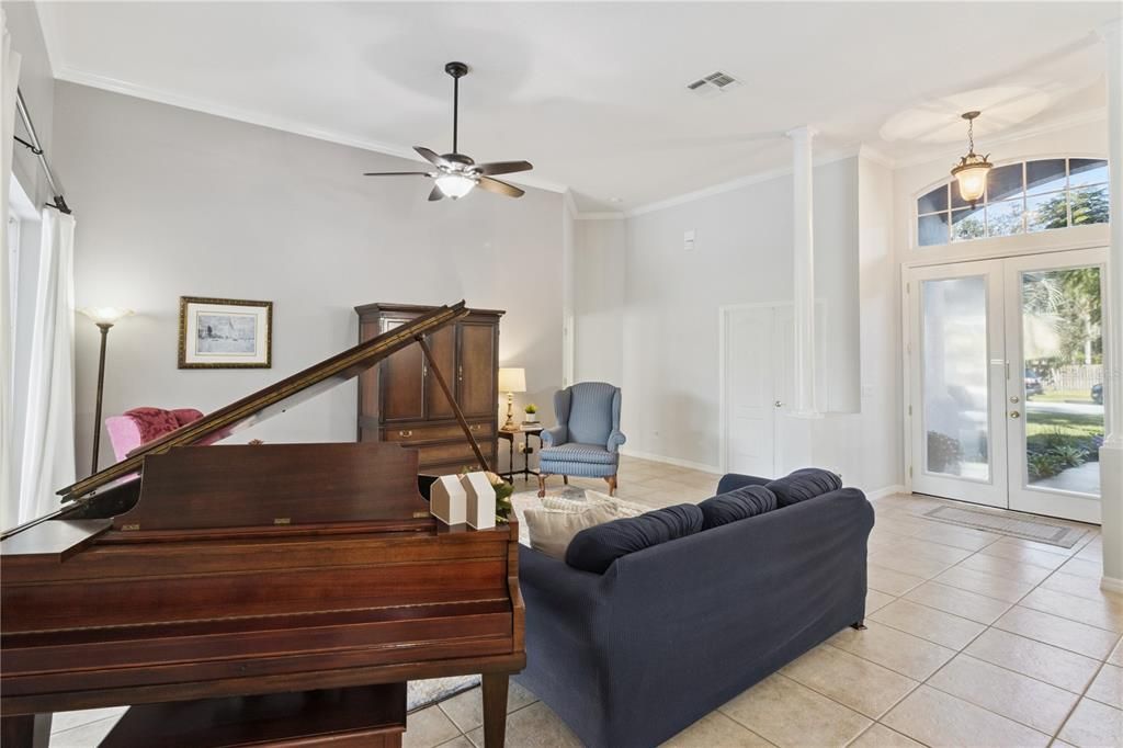 En Venta: $649,000 (5 camas, 3 baños, 3058 Pies cuadrados)