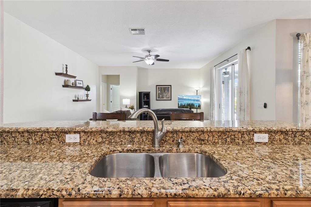 En Venta: $649,000 (5 camas, 3 baños, 3058 Pies cuadrados)