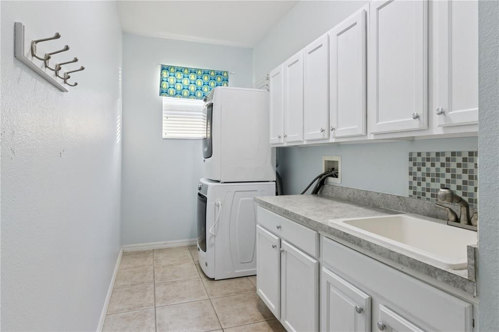 En Venta: $649,000 (5 camas, 3 baños, 3058 Pies cuadrados)