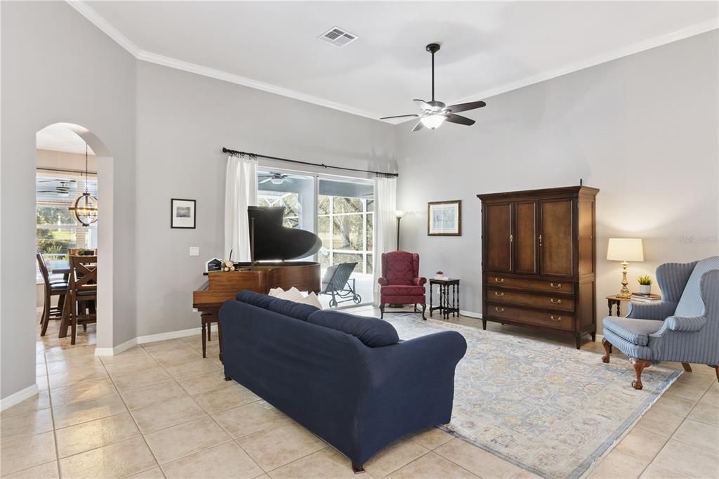 En Venta: $649,000 (5 camas, 3 baños, 3058 Pies cuadrados)