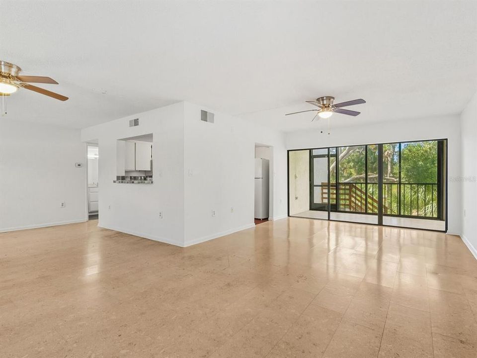 待售: $185,000 (2 贝兹, 2 浴室, 1376 平方英尺)