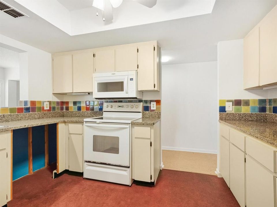 待售: $185,000 (2 贝兹, 2 浴室, 1376 平方英尺)