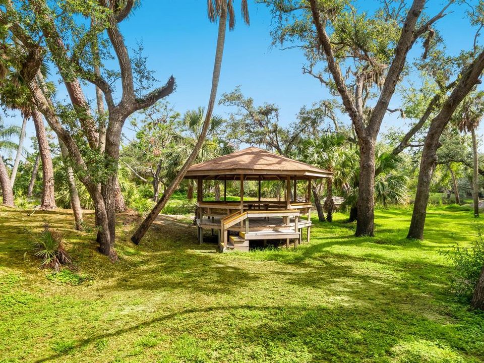 待售: $185,000 (2 贝兹, 2 浴室, 1376 平方英尺)