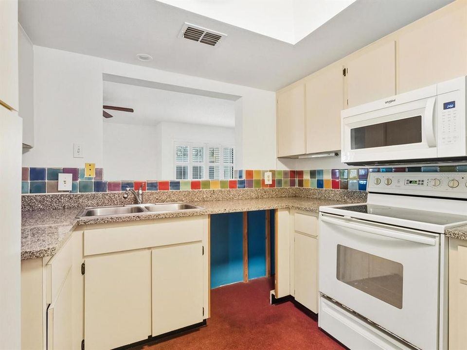 待售: $185,000 (2 贝兹, 2 浴室, 1376 平方英尺)