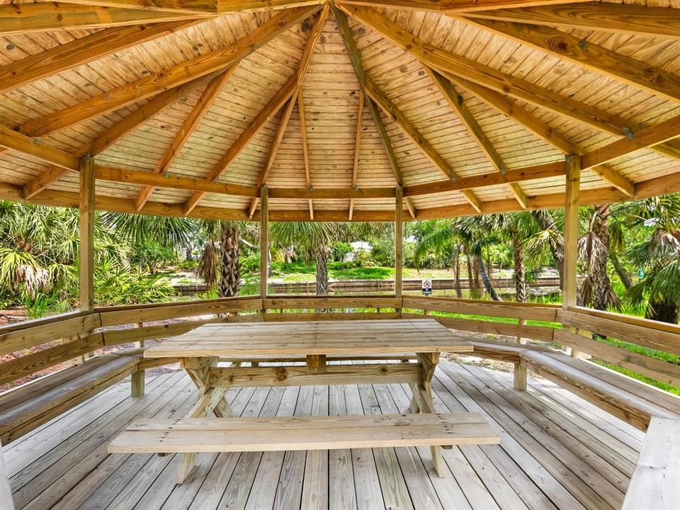 待售: $185,000 (2 贝兹, 2 浴室, 1376 平方英尺)