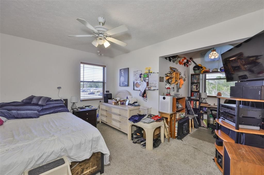 На продажу: $475,000 (3 спален, 2 ванн, 2010 Квадратных фут)