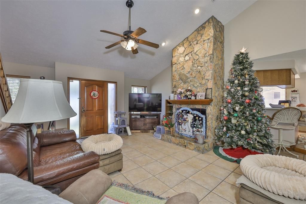 На продажу: $475,000 (3 спален, 2 ванн, 2010 Квадратных фут)