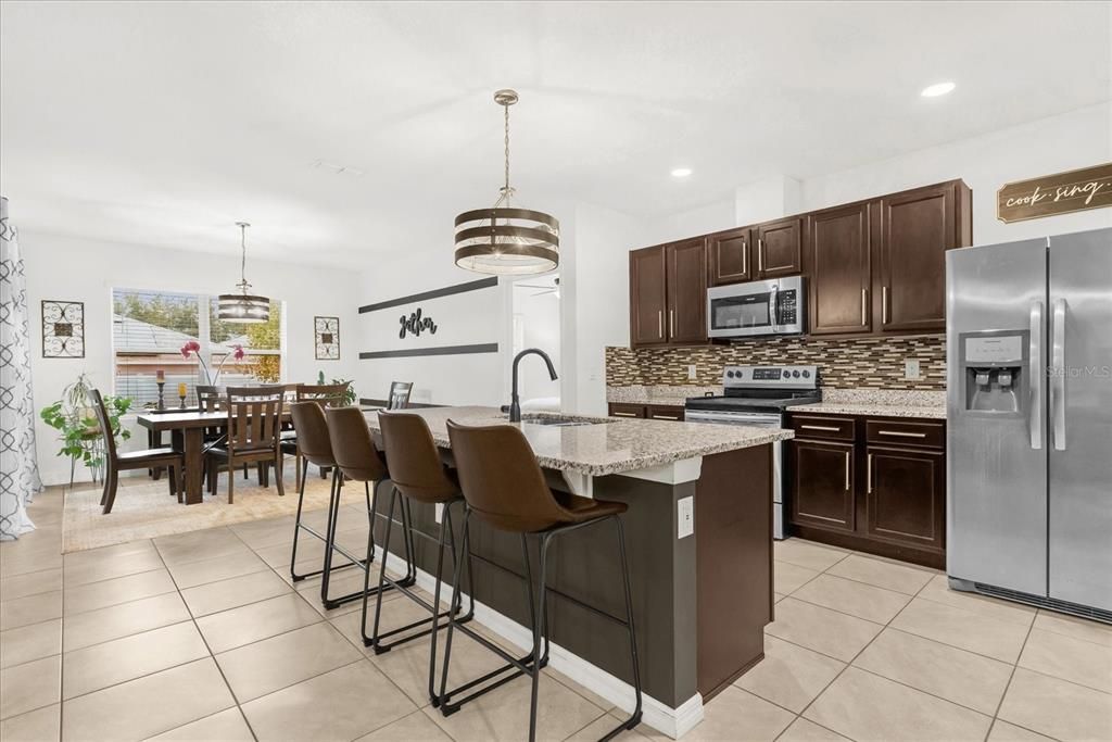 For Sale: $380,000 (3 beds, 2 baths, 1651 Square Feet)